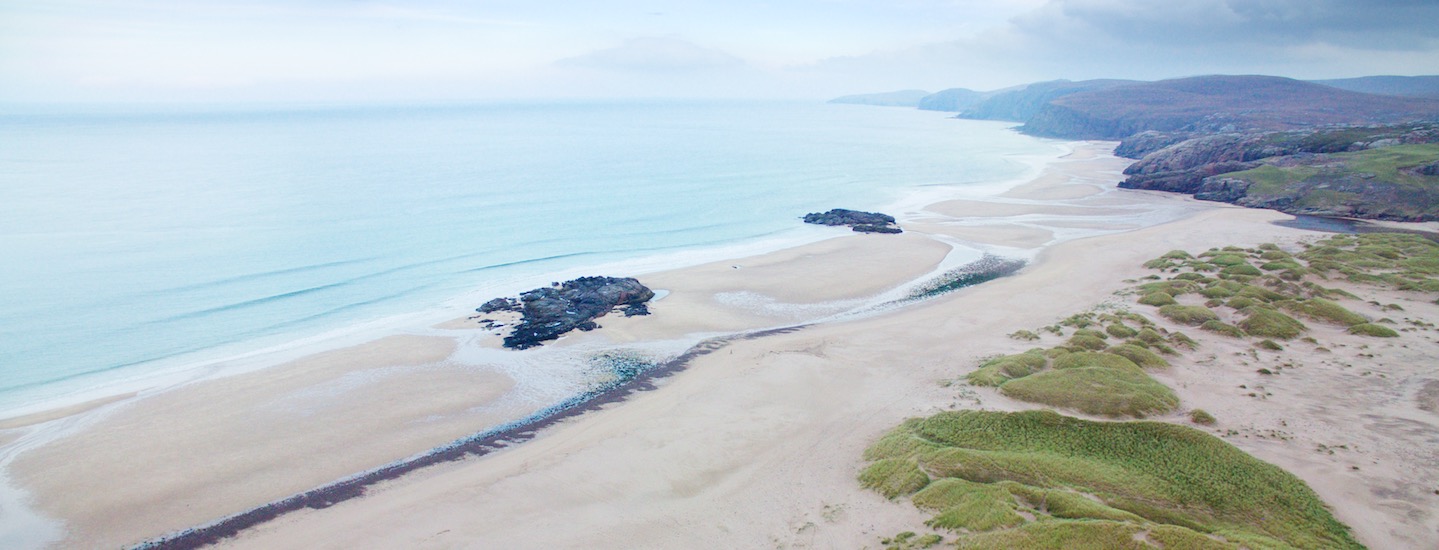 https://www.wildernessscotland.com/wp-content/uploads/2016/12/Sandwood-Bay.jpg